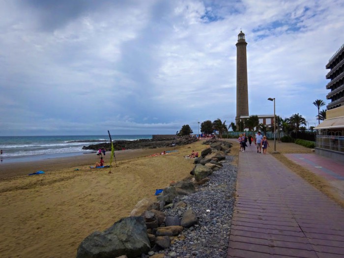 der Leuchtturm vom Strandweg aus